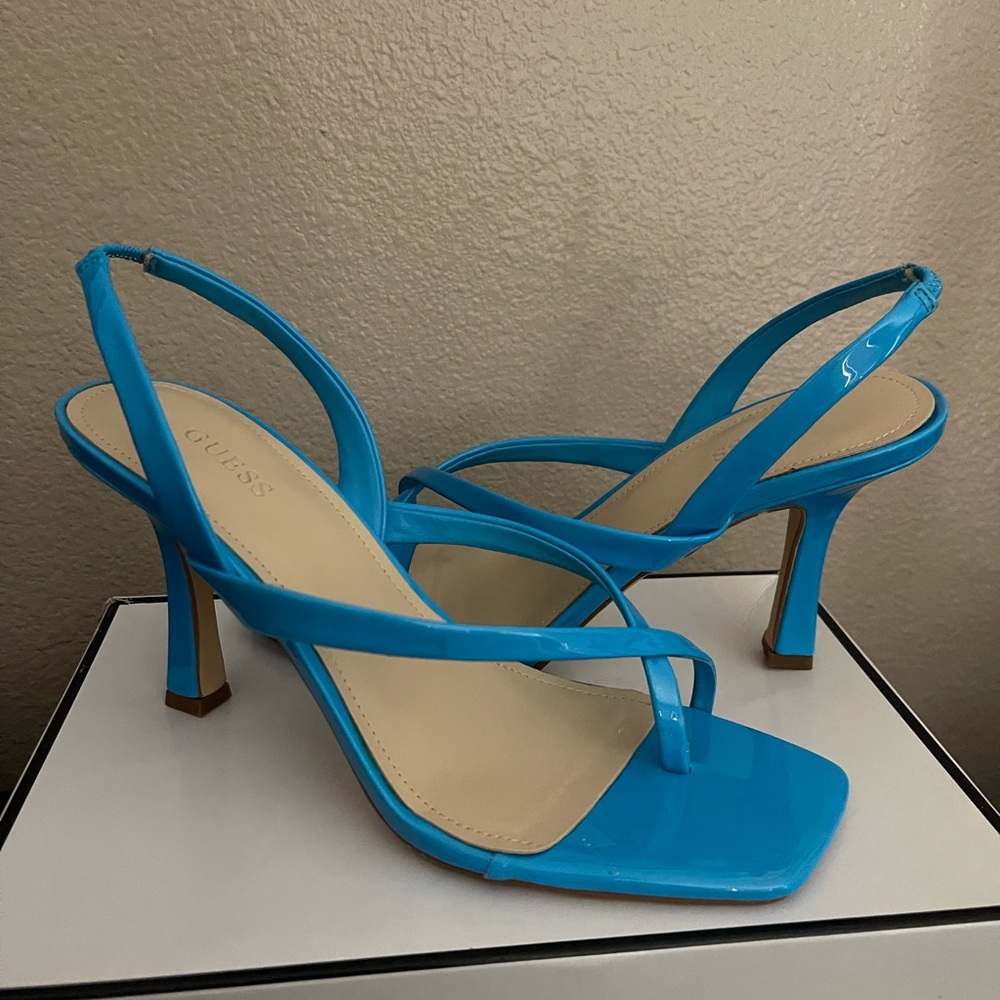 Guess - Picture 2 of 5